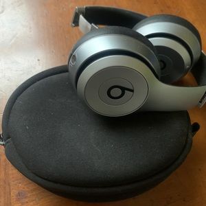 Beats Solo 2 Wireless
